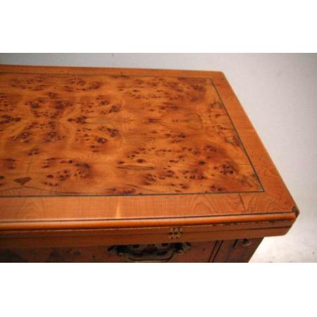 Antike Kommode aus Eibe  Yew Wood Bachelor's Chest