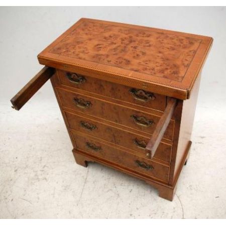 Antike Kommode aus Eibe  Yew Wood Bachelor's Chest