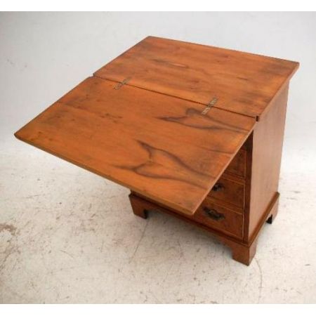 Antike Kommode aus Eibe  Yew Wood Bachelor's Chest