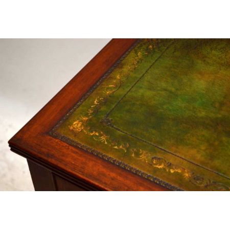 Antiker kleiner Schreibtisch aus Mahagoni