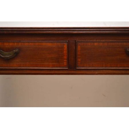 Antiker kleiner Schreibtisch aus Mahagoni