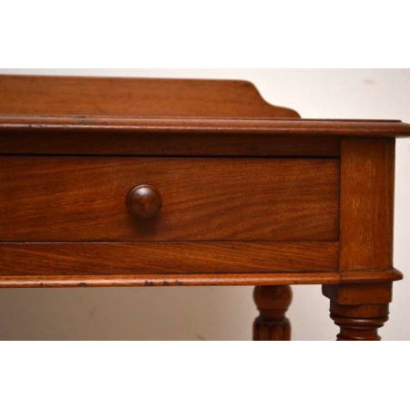 Antiker viktorianischer Schreibtisch aus Mahagoni