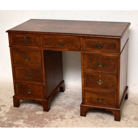 Antiker Flame Mahagoni Schreibtisch Bürotisch mit vielen Schubladen 