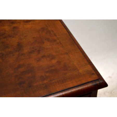 Antiker Flame Mahagoni Schreibtisch Bürotisch mit vielen Schubladen 