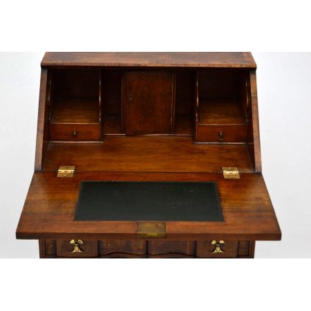 Writing Desk Wurzelnussholz Antik