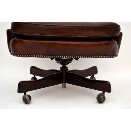 Antiker tiefknöpfter Leder Swivel Schreibtischstuhl