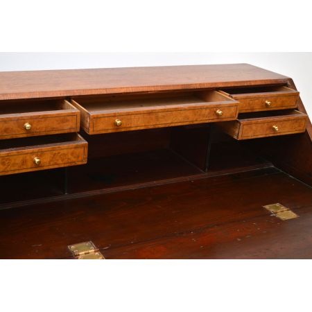 Antiker Oyster Veneer Schreibtischkommode