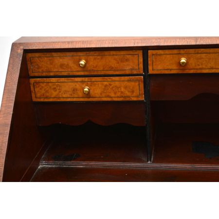 Antiker Oyster Veneer Schreibtischkommode