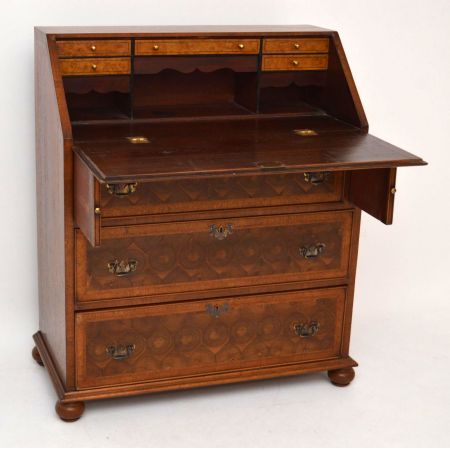 Antiker Oyster Veneer Schreibtischkommode