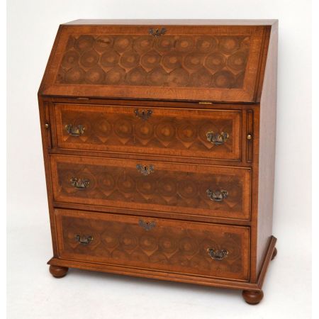 Antiker Oyster Veneer Schreibtischkommode