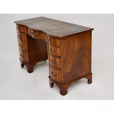 Antiker Mahagoni Schreibtisch "Hurlyburly"