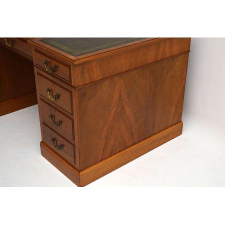 Georgianischer Walnuss Schreibtisch antik