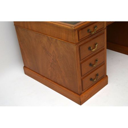 Georgianischer Walnuss Schreibtisch antik