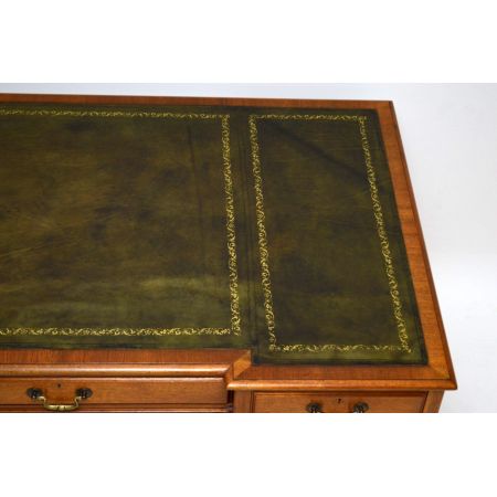 Georgianischer Walnuss Schreibtisch antik