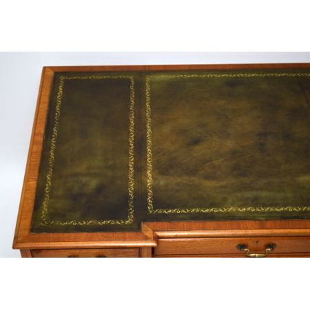 Georgianischer Walnuss Schreibtisch antik