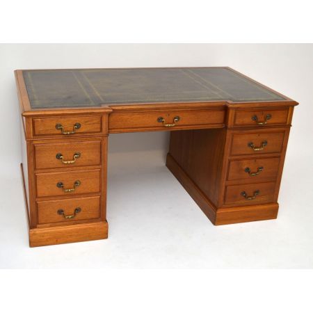 Georgianischer Walnuss Schreibtisch antik