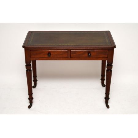 Kleiner antiker viktorianischer Schreibtisch