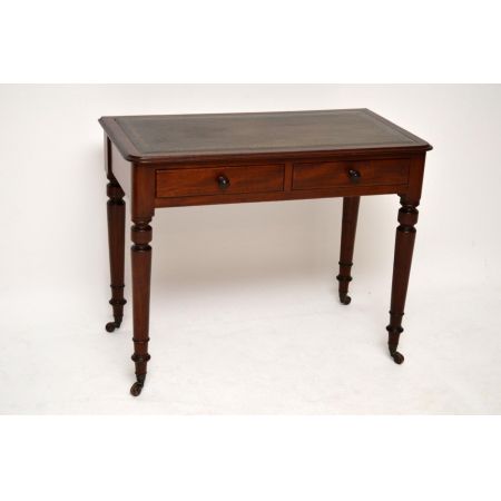 Kleiner antiker viktorianischer Schreibtisch