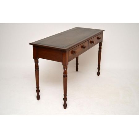 Mahagoni-Leder-Schreibtisch "Queen Victoria"