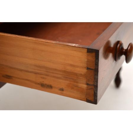 Mahagoni-Leder-Schreibtisch "Queen Victoria"