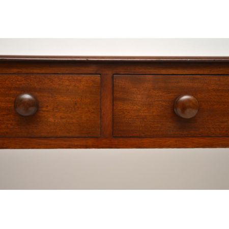 Mahagoni-Leder-Schreibtisch "Queen Victoria"