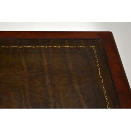 Mahagoni-Leder-Schreibtisch "Queen Victoria"