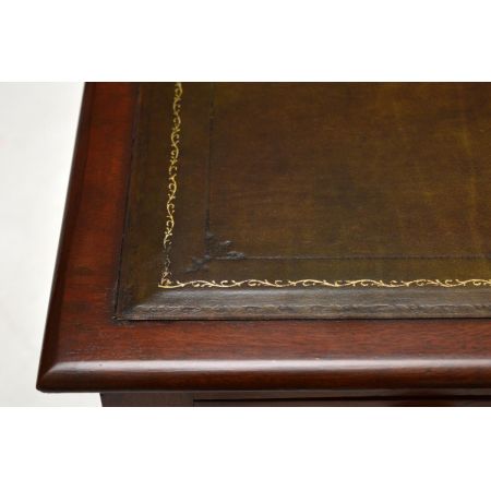 Mahagoni-Leder-Schreibtisch "Queen Victoria"