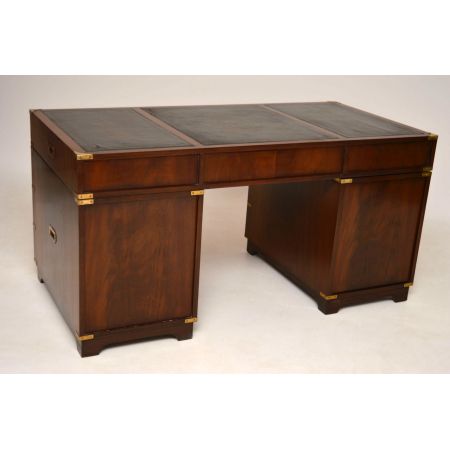 Antiker Campaign Leder-Schreibtisch