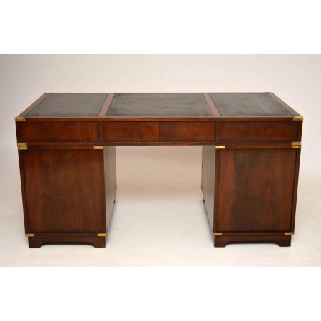 Antiker Campaign Leder-Schreibtisch