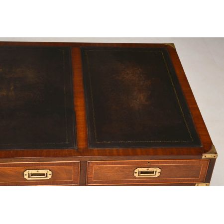 Antiker Campaign Leder-Schreibtisch