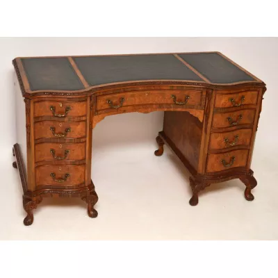Der antike Queen Anne Style Nussbaum Schreibtisch