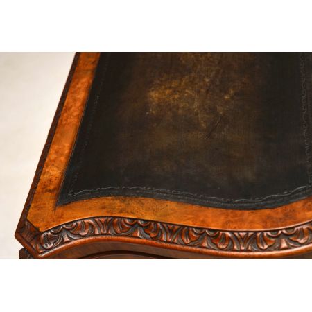 Der antike Queen Anne Style Nussbaum Schreibtisch