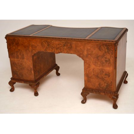 Der antike Queen Anne Style Nussbaum Schreibtisch