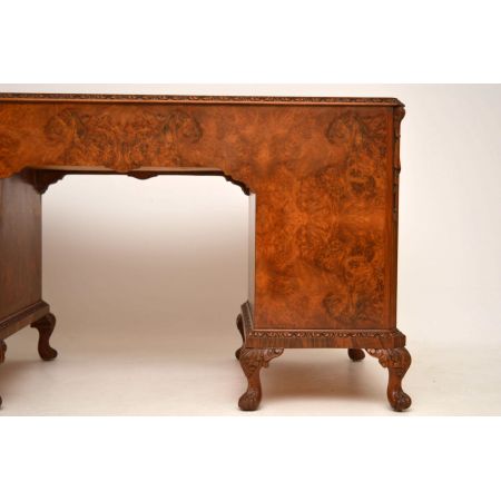 Der antike Queen Anne Style Nussbaum Schreibtisch