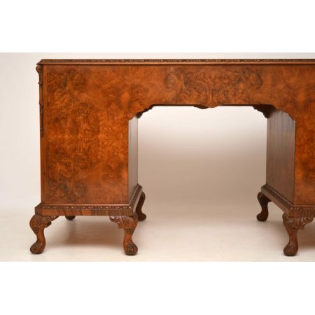 Der antike Queen Anne Style Nussbaum Schreibtisch