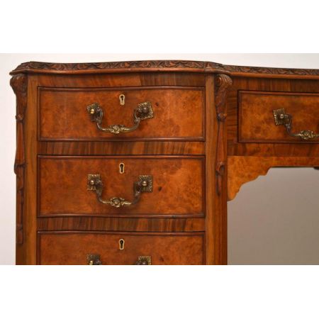 Der antike Queen Anne Style Nussbaum Schreibtisch