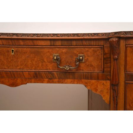 Der antike Queen Anne Style Nussbaum Schreibtisch