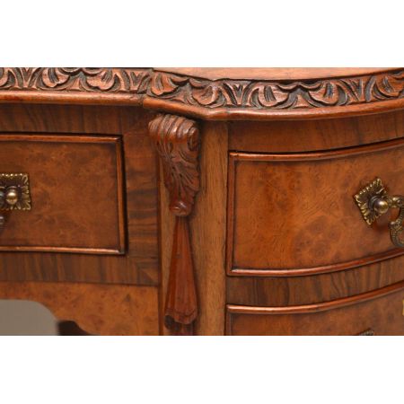 Der antike Queen Anne Style Nussbaum Schreibtisch