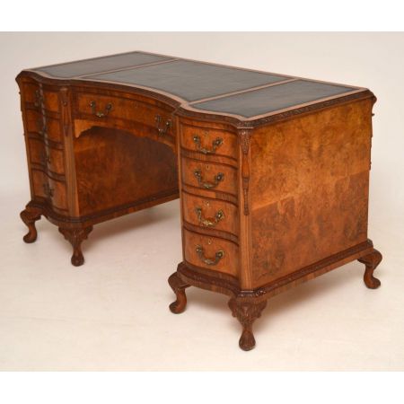 Der antike Queen Anne Style Nussbaum Schreibtisch