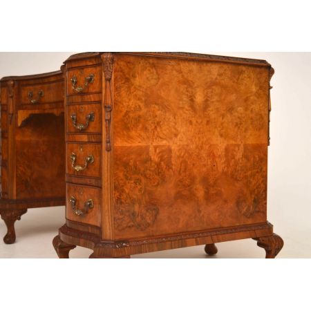 Der antike Queen Anne Style Nussbaum Schreibtisch