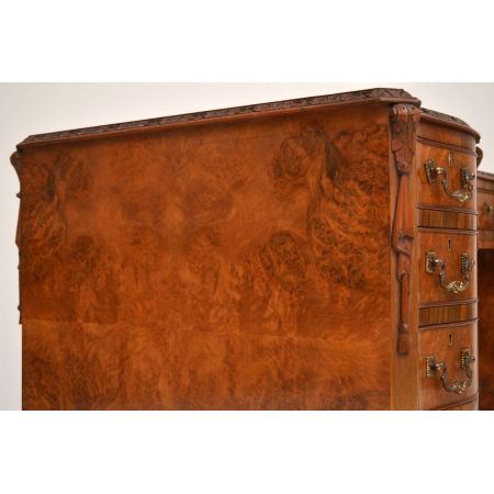 Der antike Queen Anne Style Nussbaum Schreibtisch