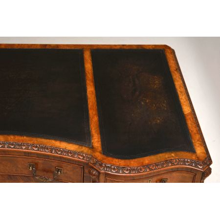 Der antike Queen Anne Style Nussbaum Schreibtisch