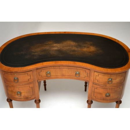 Antiker eleganter Edwardian Intarsien Mahagoni Kidney Schreibtisch