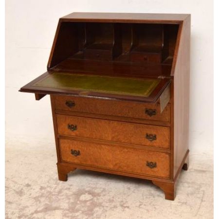 Nussbaum sekretär Bureau  mit grüner schreibplatte 