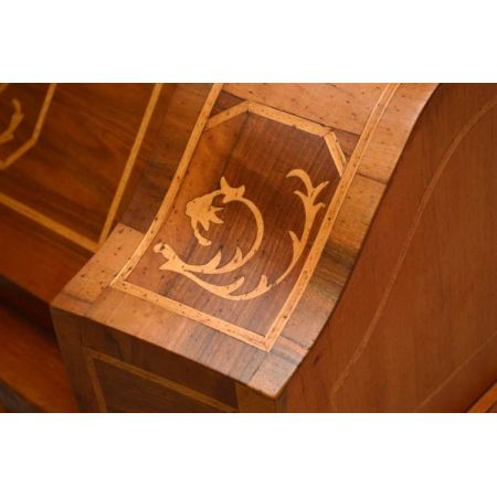 Antikes Bueau ungwönlich intarsiert 