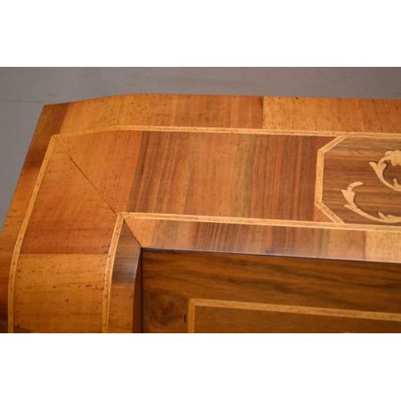 Antikes Bueau ungwönlich intarsiert 