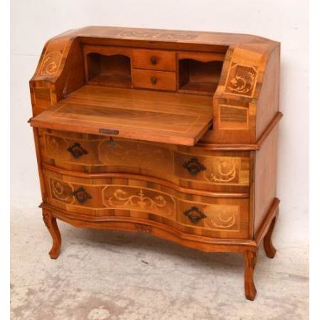 Antikes Bueau ungwönlich intarsiert 