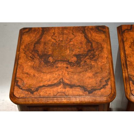 Antike Nachtschränkchen H.Ogden Manchester