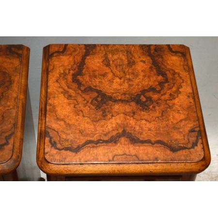 Antike Nachtschränkchen H.Ogden Manchester