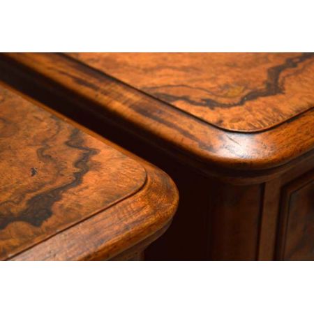 Antike Nachtschränkchen H.Ogden Manchester